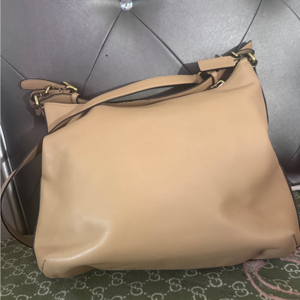 Coach Tan Leather Shoulder Bag with Gold Hardware - Picture 5 of 10